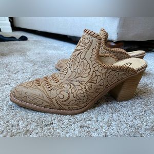 Sbicca Embossed Medway Mules Size 10 Cowboy
